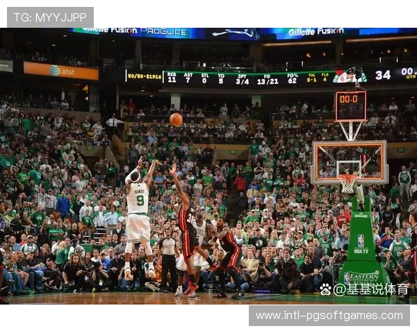 凯尔特人球迷远征助威，场面壮观